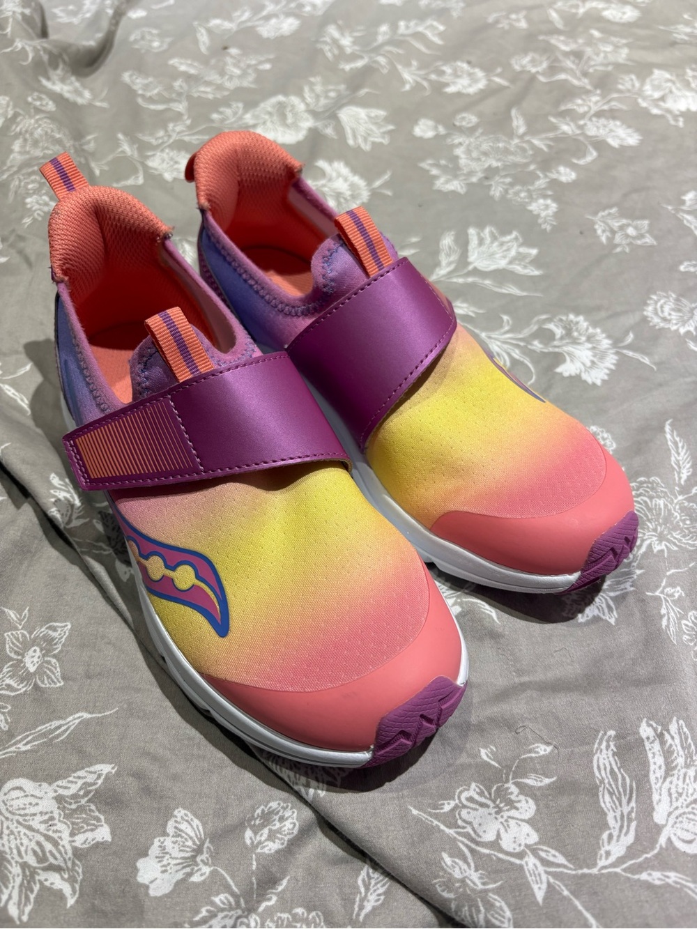 Saucony pink yellow ombré slip on sneakers 4